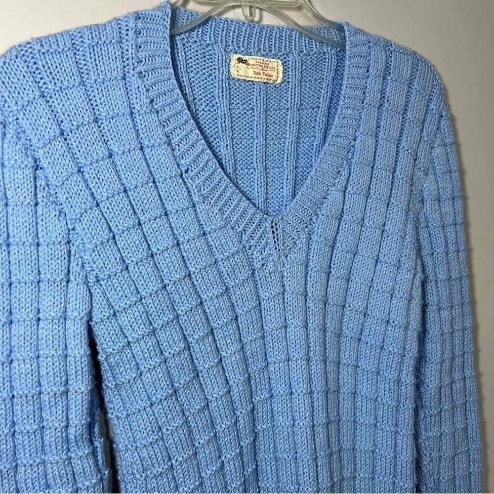 Vintage baby blue v-neck hand knit sweater textured stretchy acrylic top retro - Picture 10 of 13